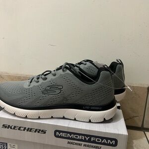 Skechers Lite Weight Memory Foam Men sneakers Size 9